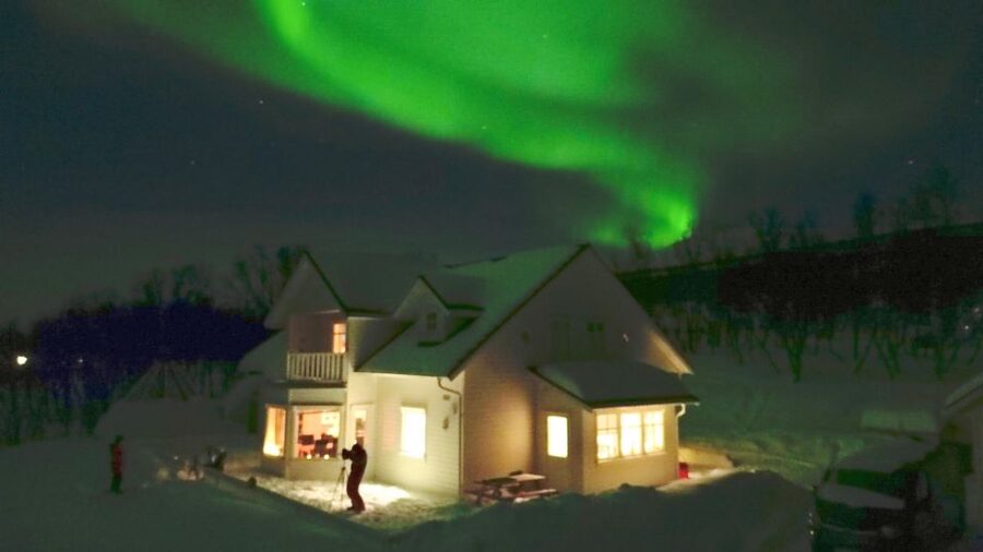 Tromsø: Snowmobile Safari with Aurora Crystal Lavvo Stay - Aurora viewing strategy: forecast, patience, and not freezing