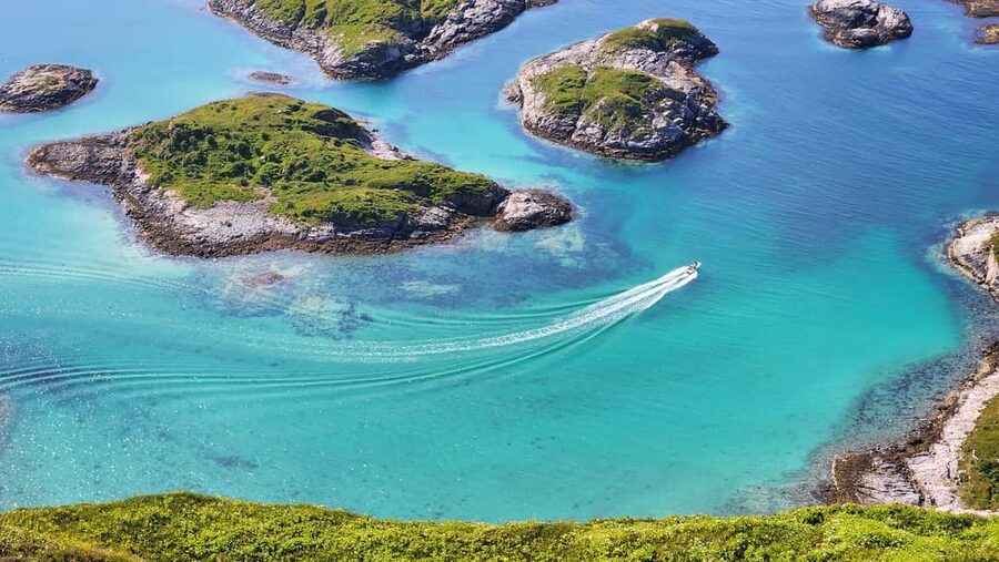 Tromsø: Sommaroy Fjord Tour with Lunch Option & Midnight Sun - Driver-led photos and the guide experience