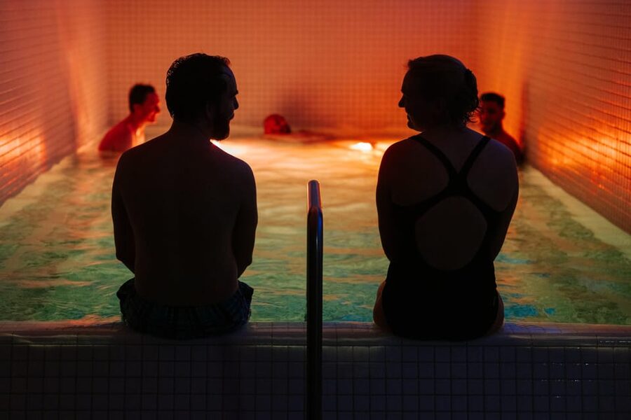Tromsø: Spa/Pool with Bath, Sauna and Outdoor Heated Pool - Locker system, towel rental, and what you’re allowed to bring