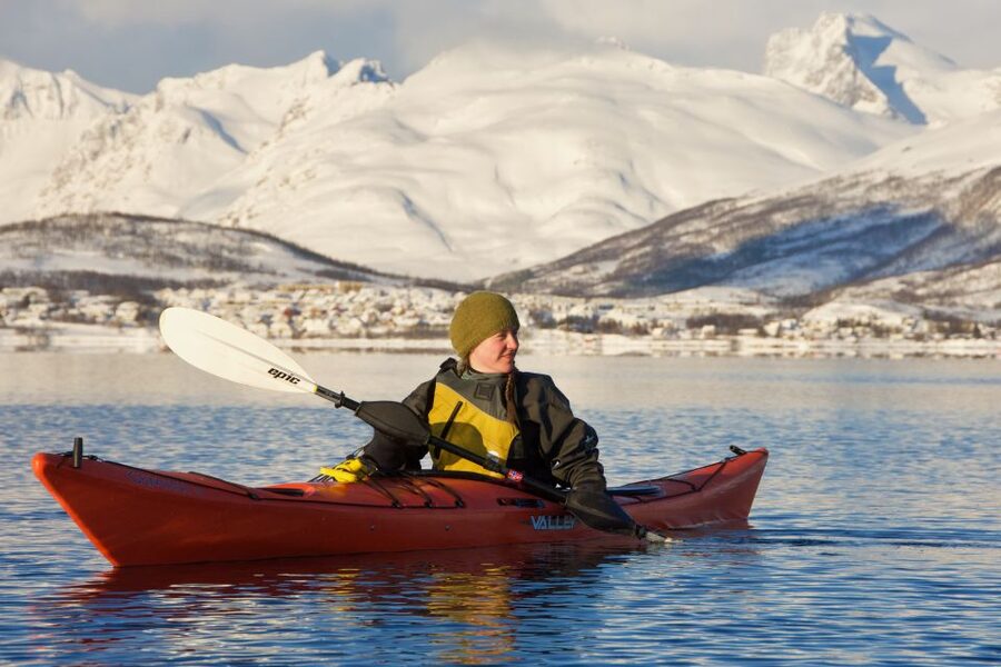 Tromsø: Winter Sea Kayaking Tour with Wildlife Sightings - From the 9:30am meeting point to snowy basecamp comfort